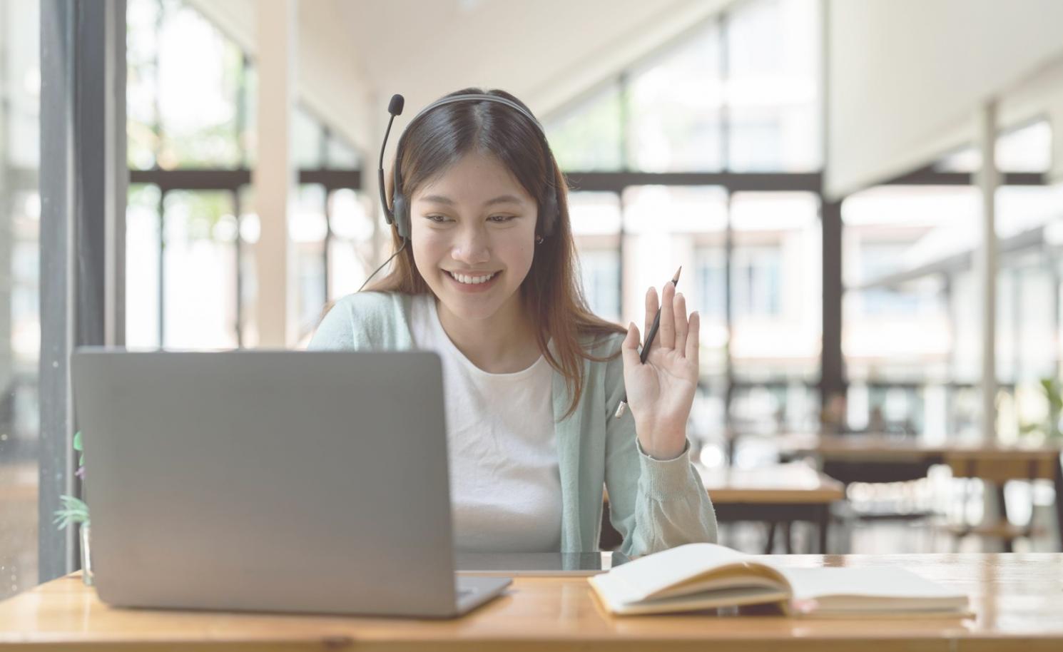 Formación empresarial evixonzafgubentalo - Aula moderna con estudiantes
